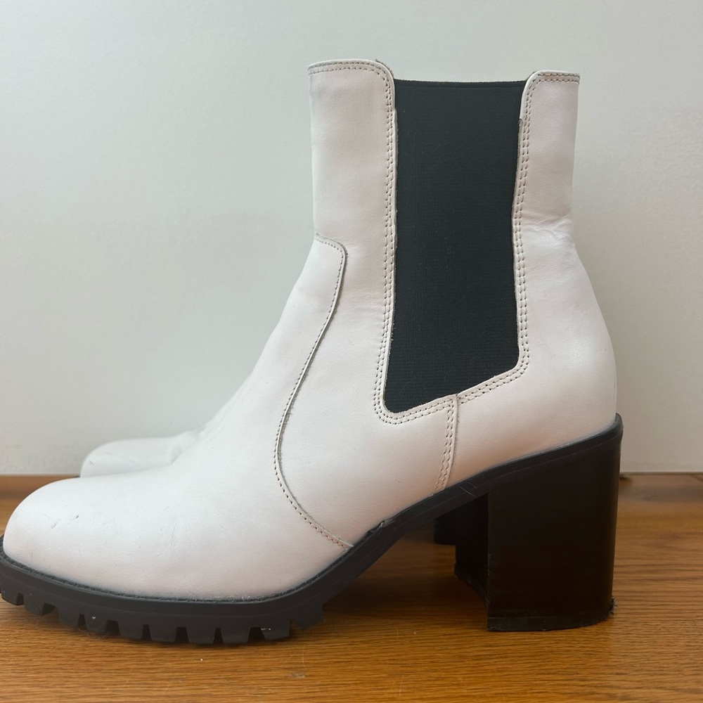 White and black Chelsea ankle boots with small heel. Slightly worn.